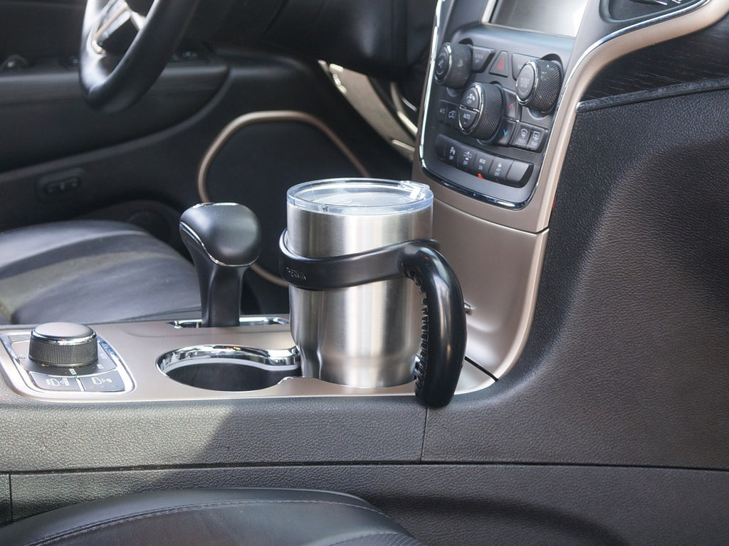 30 oz tumbler handle in a car cupholder